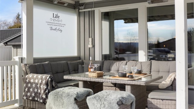 Den overbygde delen er lun og koselig med tett sidevegg