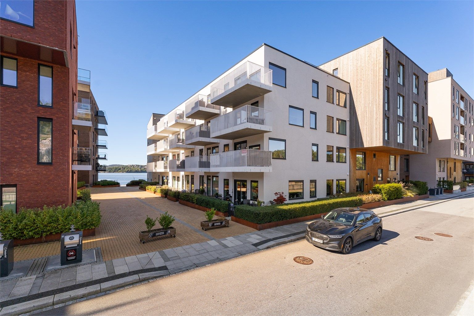 Attraktiv beliggenhet med nærhet til sjø og turmuligheter.