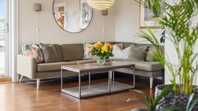 En fleksibel planløsning gir rom for flere møbleringssoner.