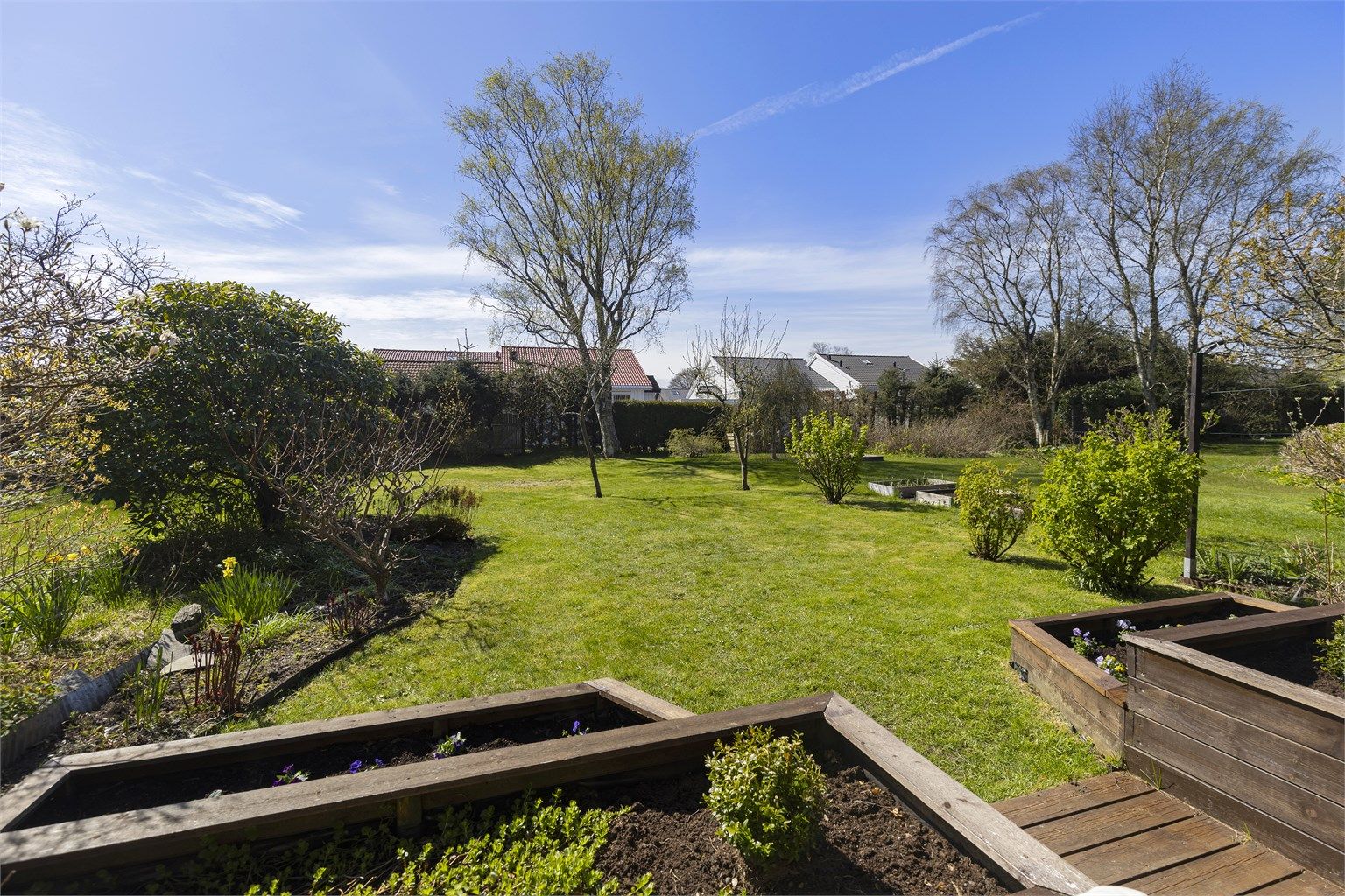 Fellesarealet er et trygt og bilfritt område, ideelt for barnefamilier.