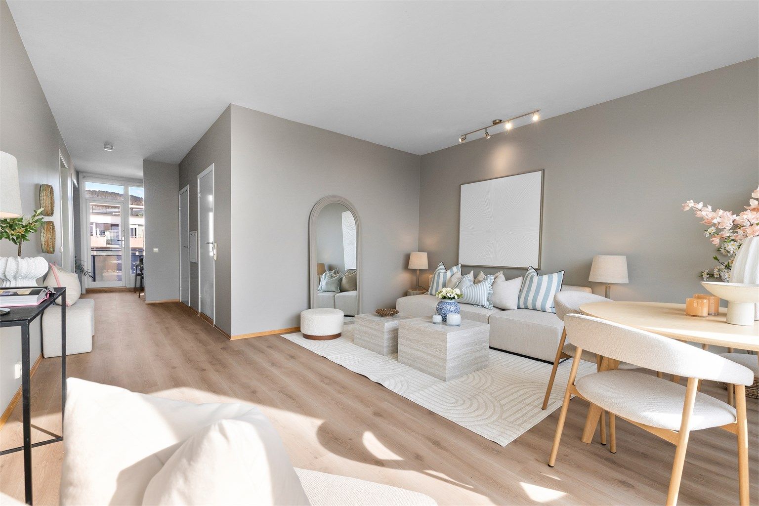 De oppgraderte overflatene gir et stilrent og nøytralt uttrykk.