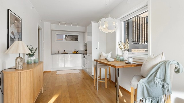 Her er det plass for sofa, spiseplass og annet passende møblement