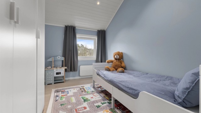 Soverom 4 - i 2. etasje - god plass til seng og garderobeskap (garderobeskap følger) - downlights i himling
