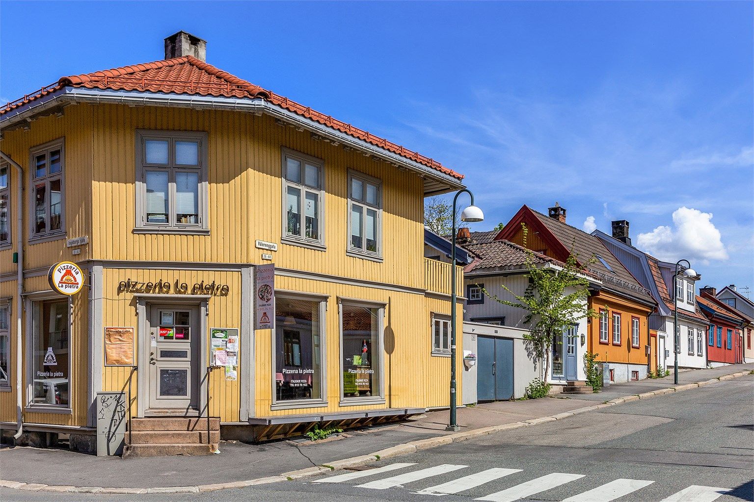 Kort vei til Pizzeria La Pietra – lokal pizzeria med italiensk pizza