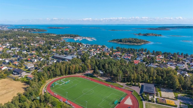 Nesskogen idrettspark ligger kun en 13-minutters spasertur unna, med flotte anlegg for sport og fritid.