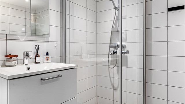 Pent flislagte bad med gulvvarme