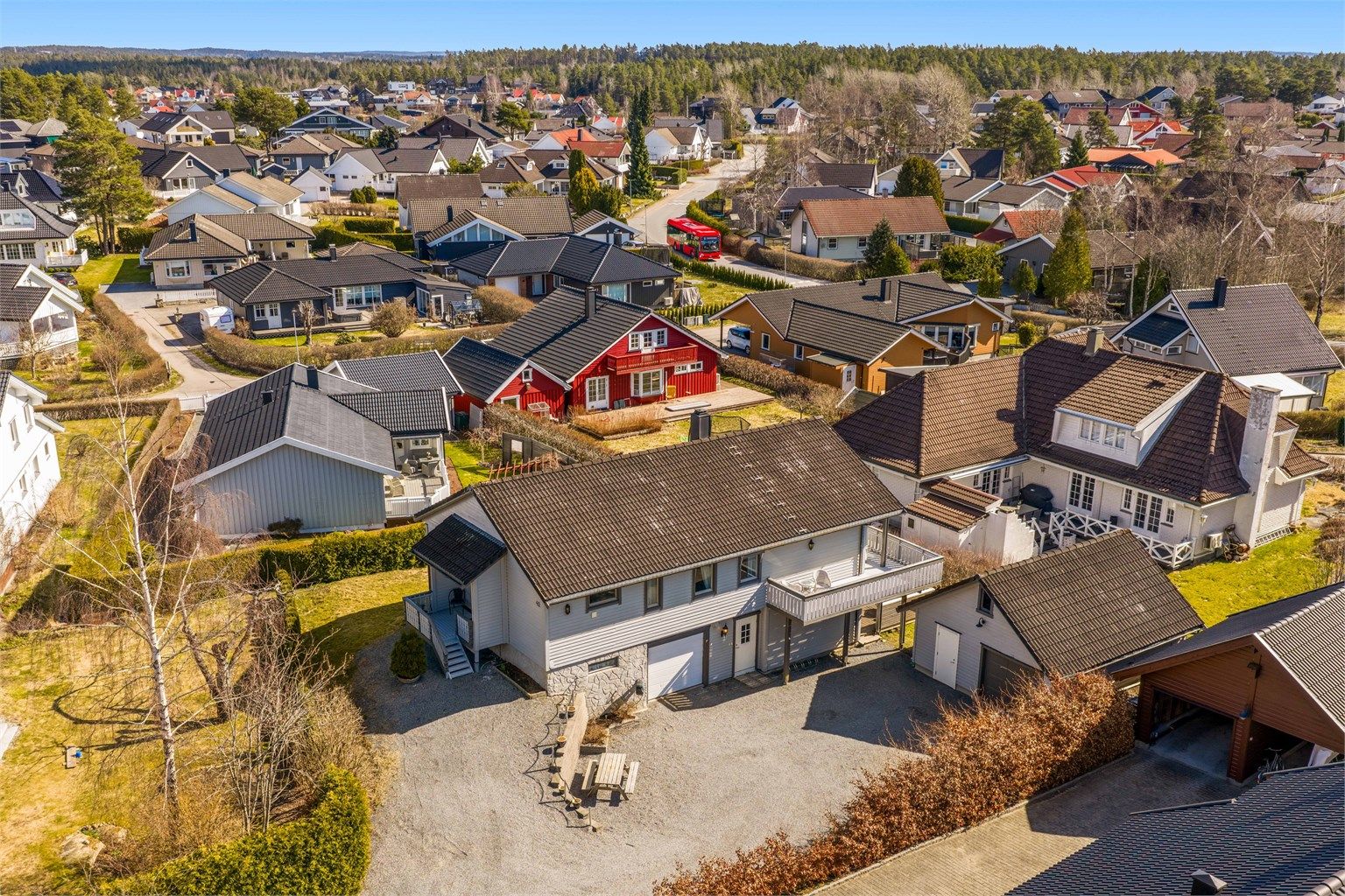 Agatveien 42 presenteres av Karl Robert Hansen i Krogsveen. 
Fotograf; Kristoffer Kristiansen.