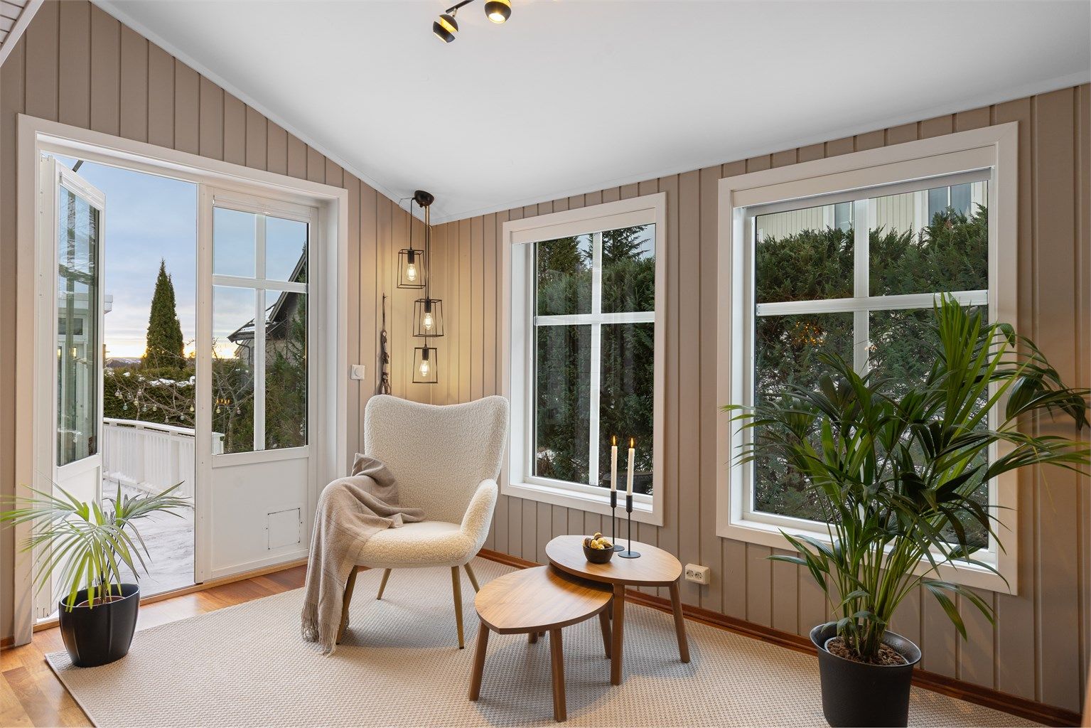 Lesekrok med direkte utgang til terrasse