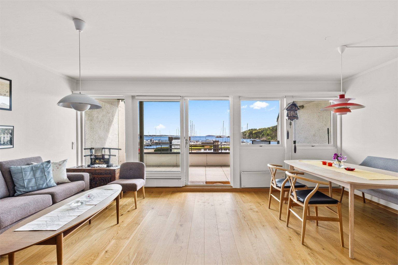 Sosialt og åpen løsning med utgang til lun og solrik veranda