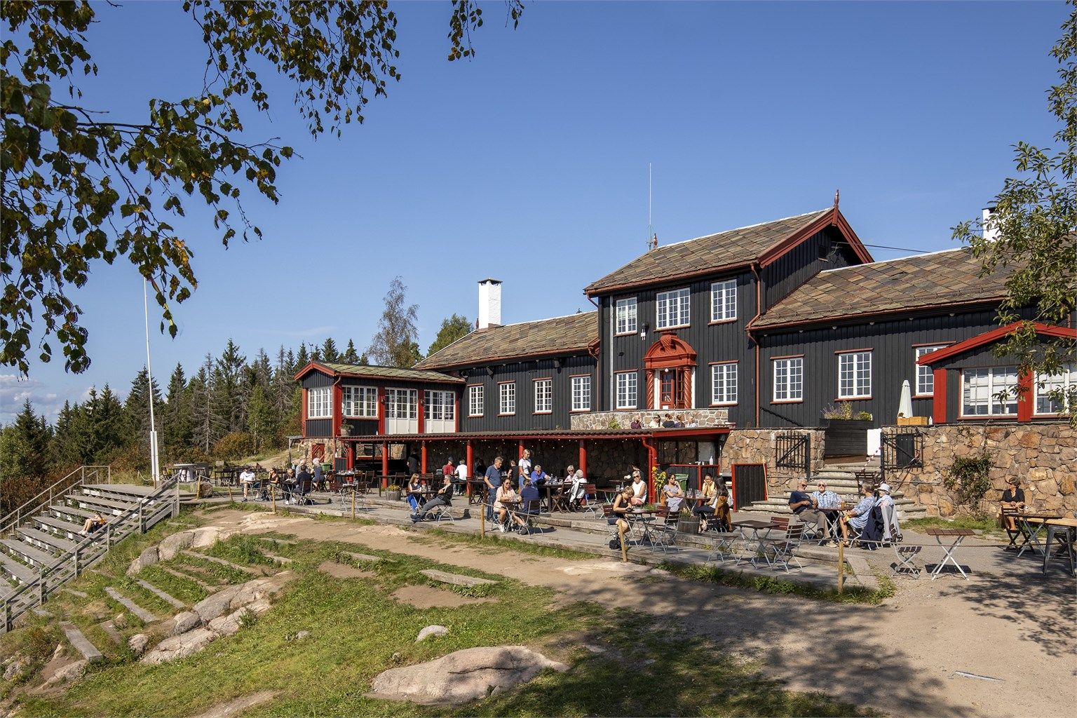 Grefsenkollen nås på ca 40 minutter fra leiligheten og byr på både restaurant, utsikt og markastemning på sitt aller beste.