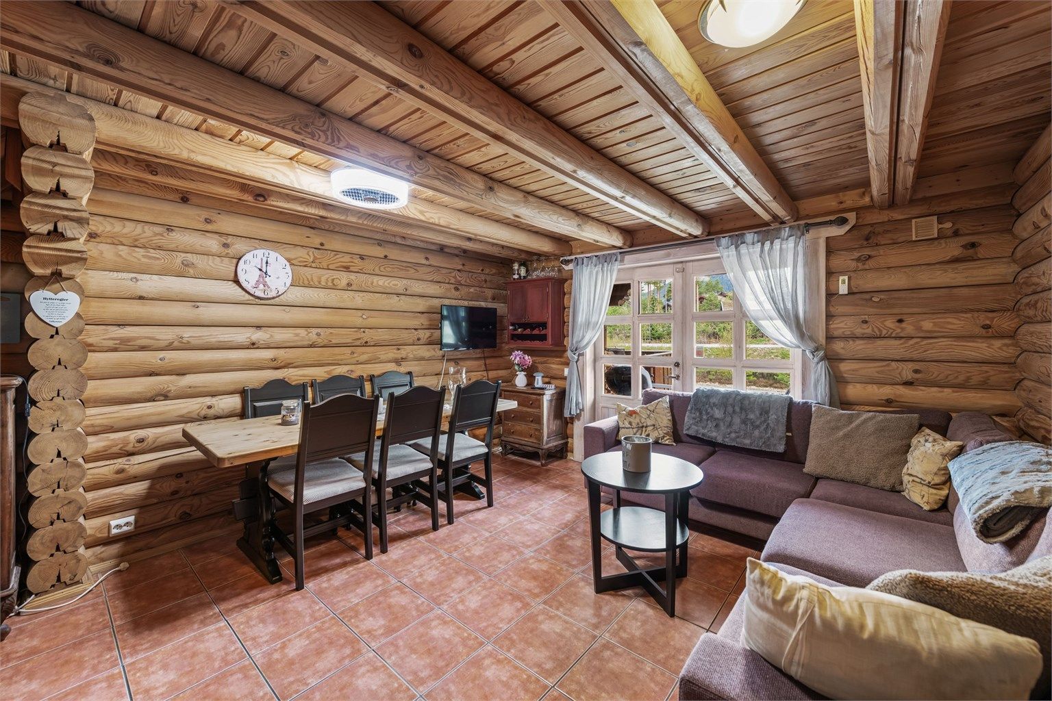 Koselig og arealeffektiv hytte med stuekjøkken, bad og 3 soverom