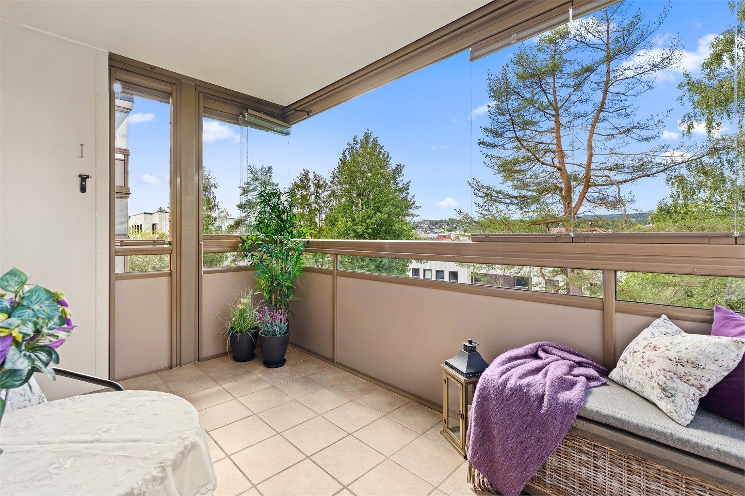 Endeleilighet med en innglasset balkong på 10 m² med gode lys og solforhold
Foto: [Digit media]