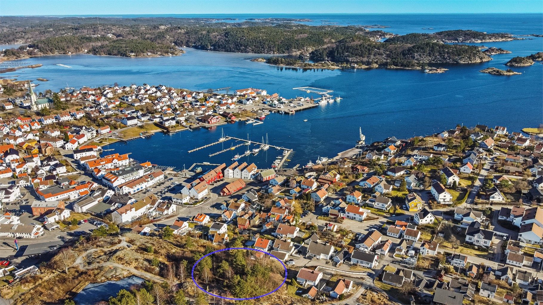 Nærhet til sentrum og flotte turområder med badeplasser i sjø og vann.
