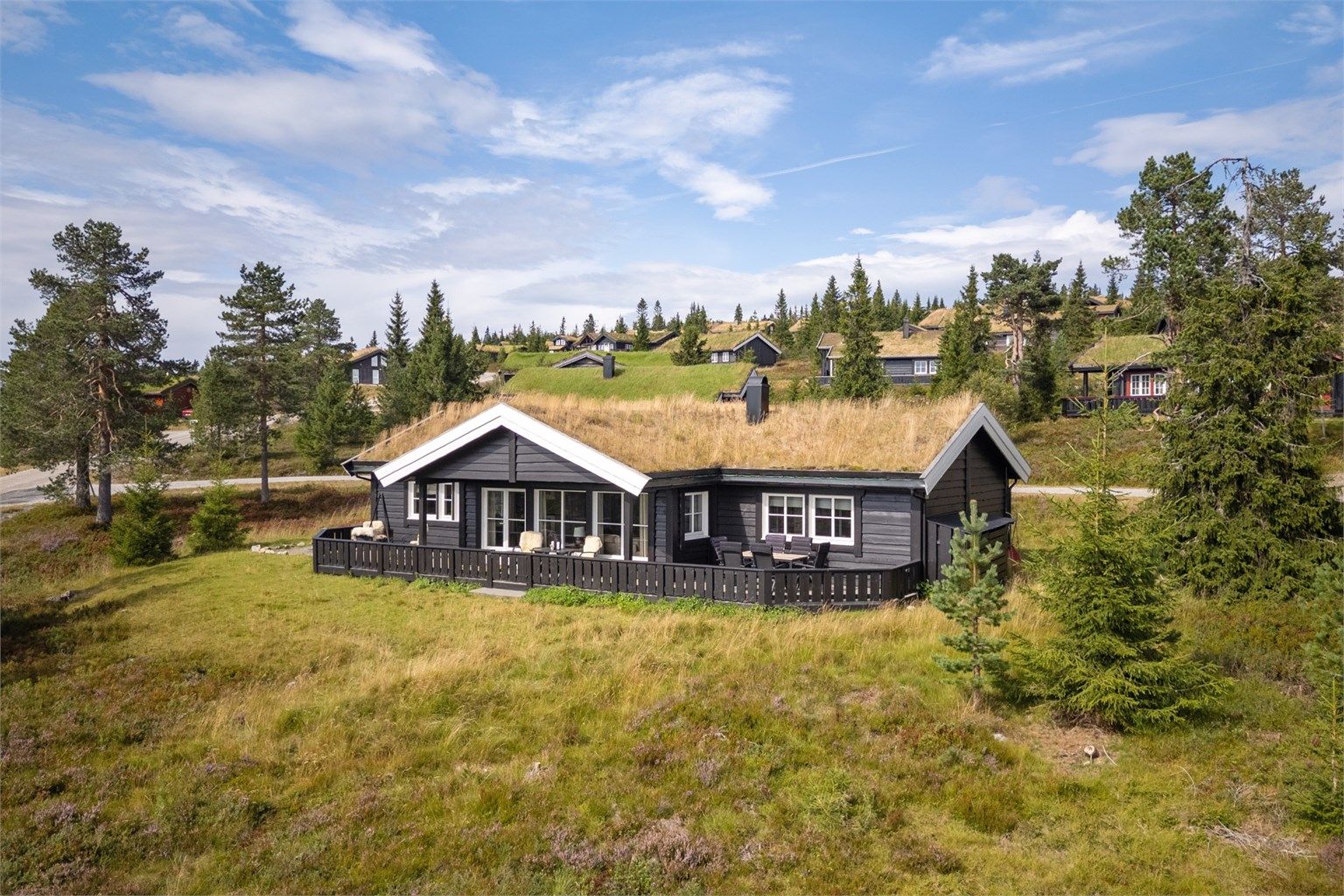 Velkommen til Røya 1! Romslig og moderne fritidsbolig i Svaenlia på Budor – Perfekt for hele familien.