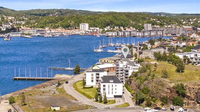 Herfra er det gangavstand til Sandefjord sentrum med Hvaltorvet kjøpesenter, restauranter og servicetilbud.