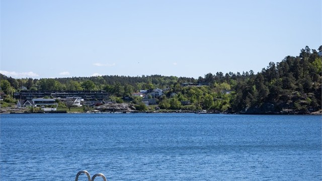 Her nytes storslått panoramautsikt over Vrengensundet, Tjøme og Veierland, og beliggenheten er nærmest så langt sør du kommer på Nøtterøy.