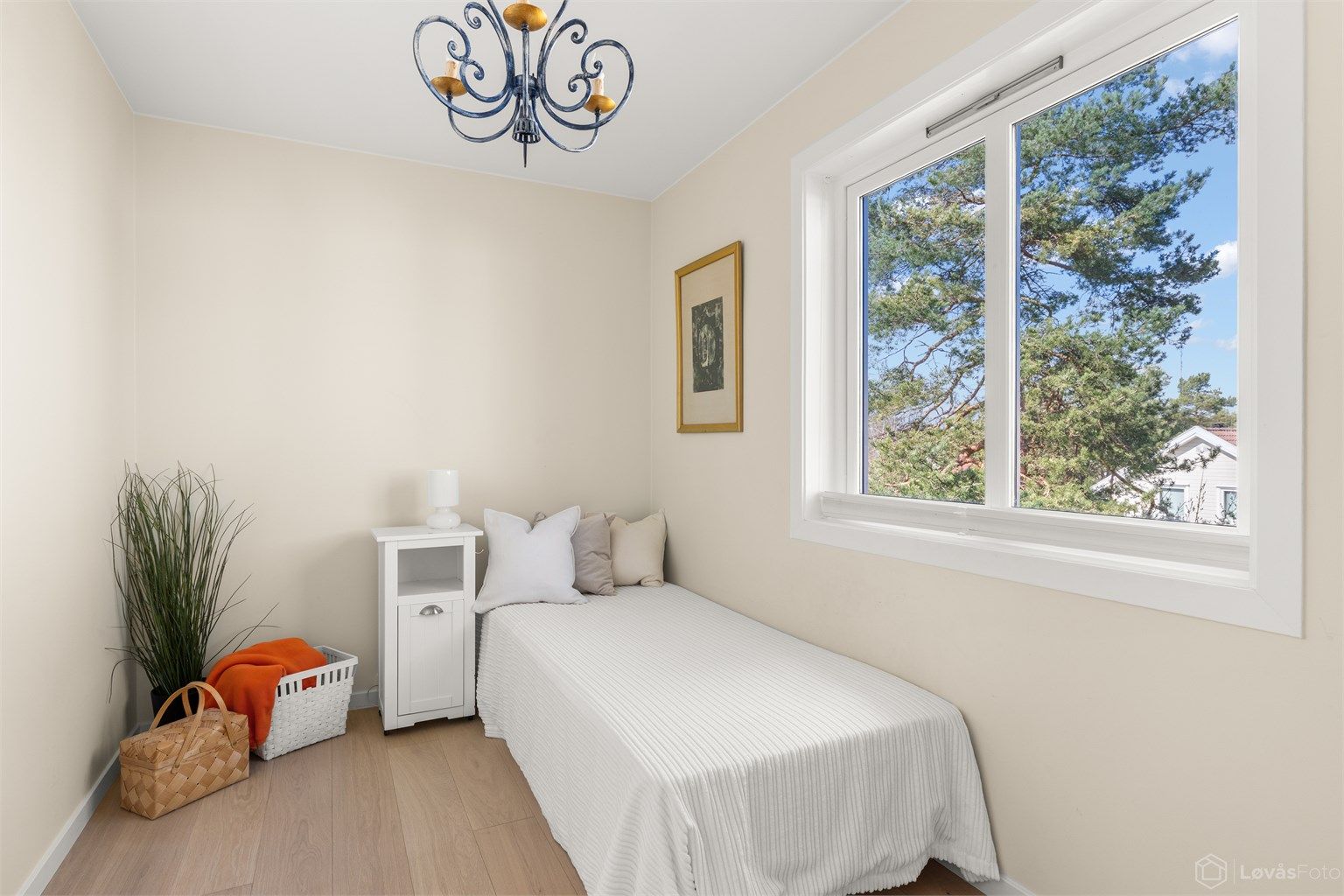 Leilighetens tredje soverom. Også her er det parkett med gulvvarme.