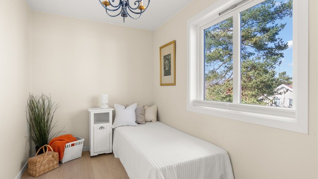 Leilighetens tredje soverom. Også her er det parkett med gulvvarme.