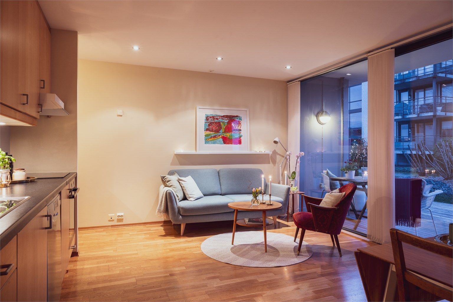 Leilighet har en smart og åpen planløsning. Foto av Kristine Tofte.