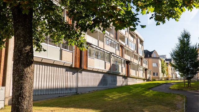 Leiligheten ligger i byggets 2. etasje.