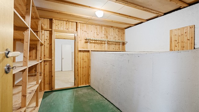 Gang/Oppbevaringsplass med tilgang til garasje direkte fra boligen