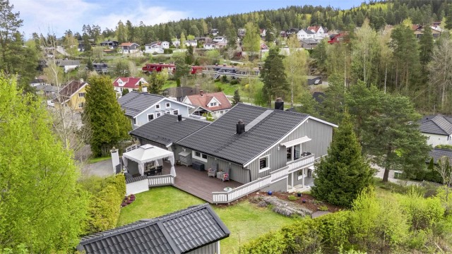 Eiendomsmegler Krogsveen v/ Per Inge Hunvik ønsker velkommen til Løkkevegen 25A