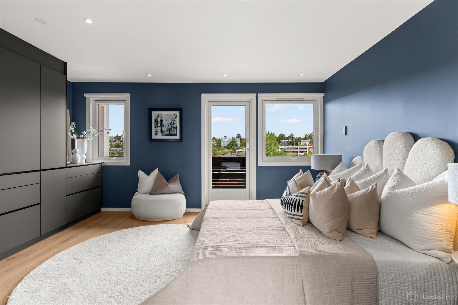 Hovedsoverommet har utgang til en privat, nordøst-vendt balkong på 12 m².