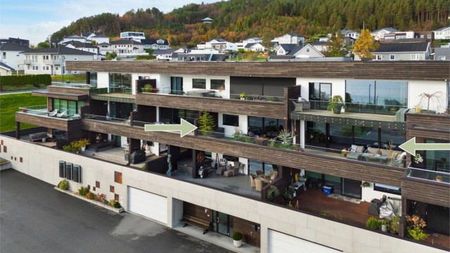 Fasade av boligblokken som viser leilighetens plassering