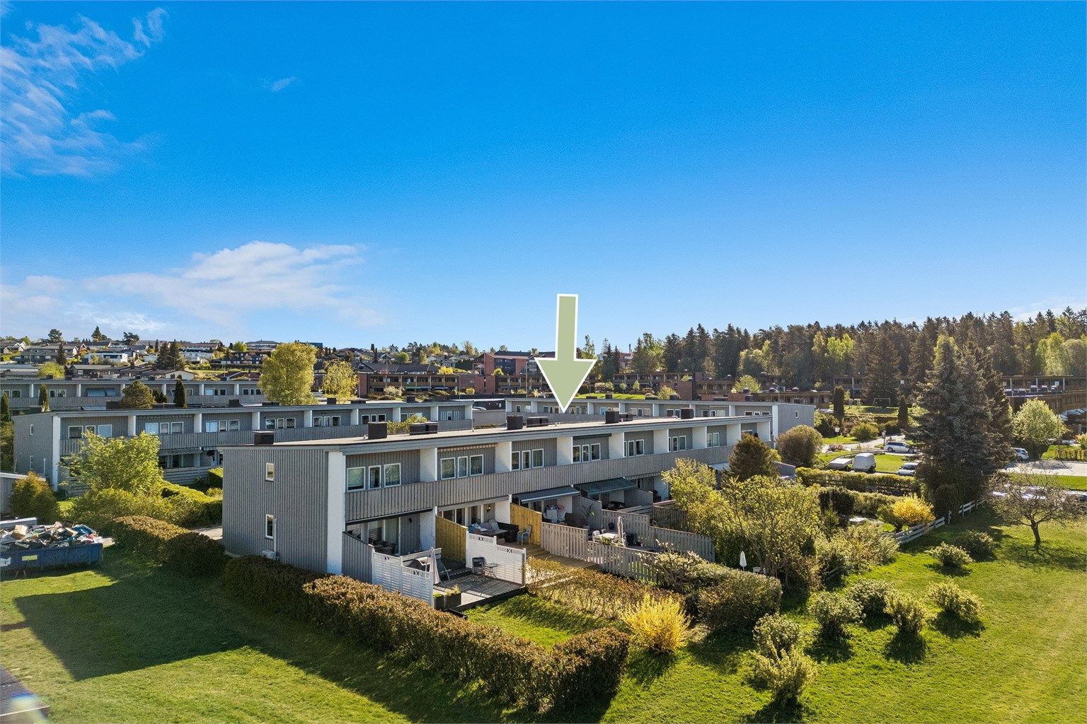 Velkommen til Solhellinga 47D - Skjermet og stille område uten gjennomgangstrafikk som passer godt for både voksne og barnefamilier.