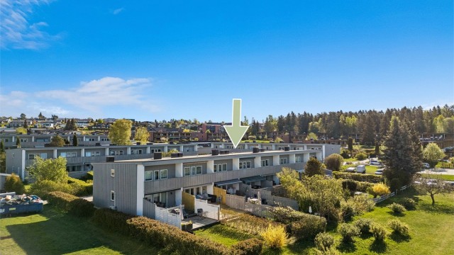 Velkommen til Solhellinga 47D - Skjermet og stille område uten gjennomgangstrafikk som passer godt for både voksne og barnefamilier.