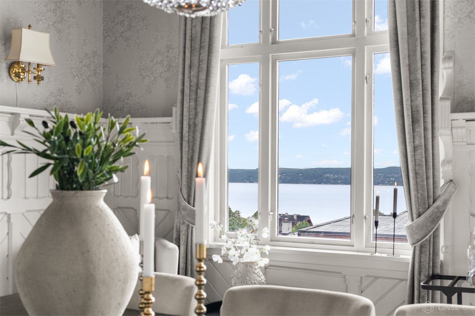 Flott fjordutsikt fra spisestuen