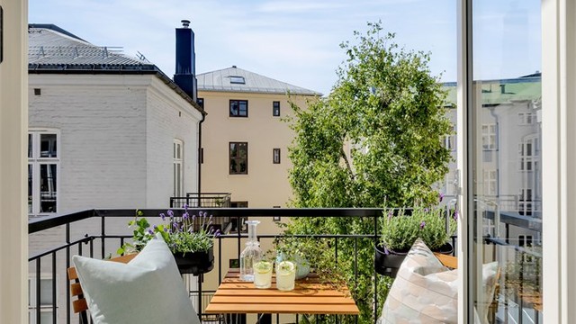 Et av leilighetens høydepunkter er den sydvestvendte balkongen.