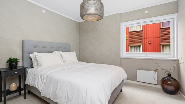 Soverom 3- lunt med plass til dobbeltseng og oppbevaring