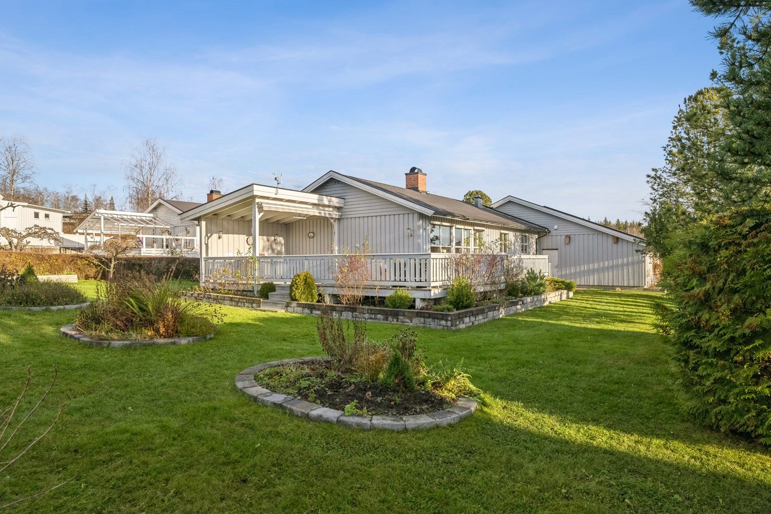 Velkommen til Olav Trygvasons gate 34. Romslig og velholdt enebolig med svært god beliggenhet på Ajer.