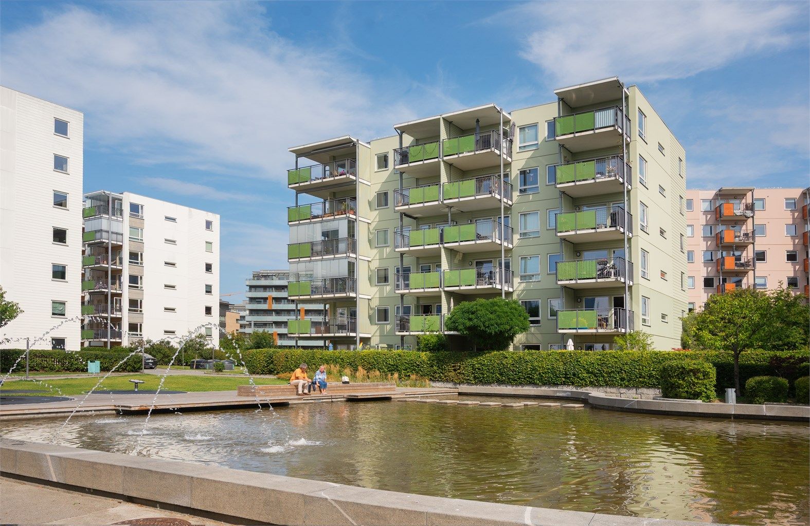 På Frydenberg bor du veldig flott til på et grønt og bilfritt område. Kort vei til Løren T-bane, butikker, byen og marka!