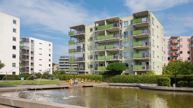 På Frydenberg bor du veldig flott til på et grønt og bilfritt område. Kort vei til Løren T-bane, butikker, byen og marka!