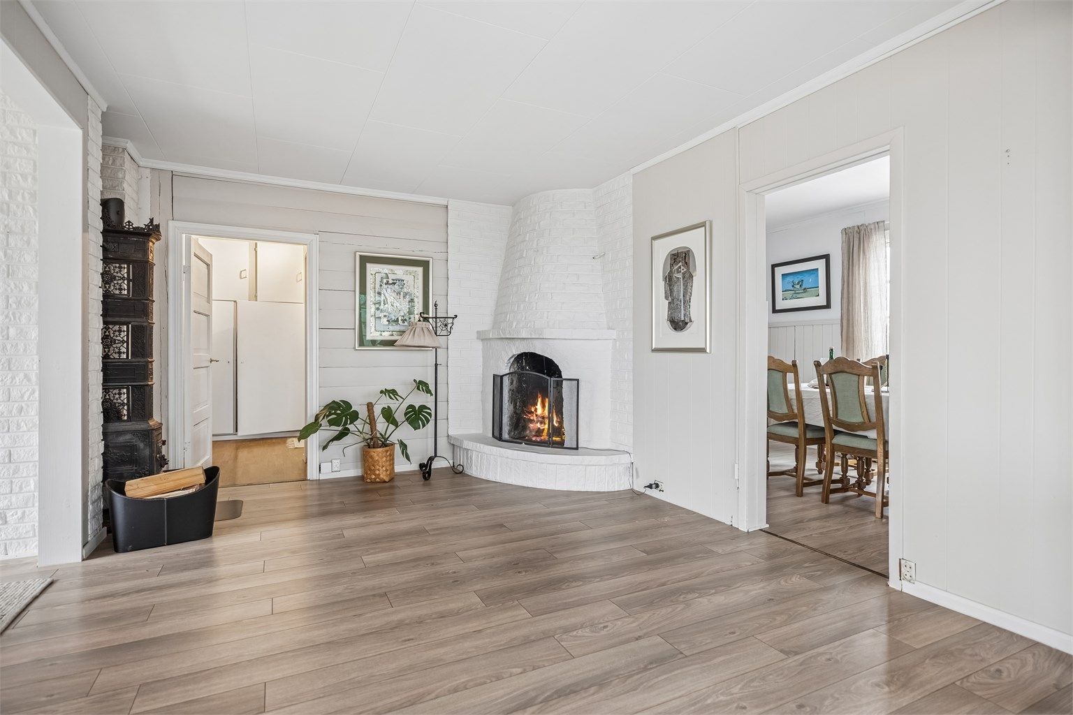 Spisestuen ligger i et separat rom med adkomst fra stuen.