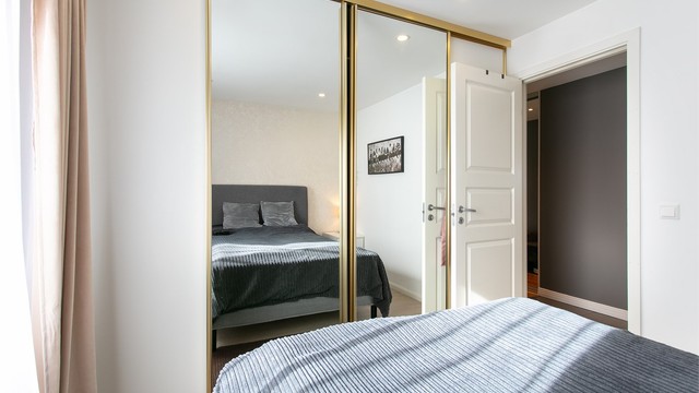 Soverom nr. 3 med skyvedørsgarderobe med speilfronter