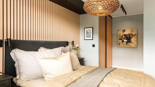 - Luksusfølelse med spilevegger og walk-in closet -
