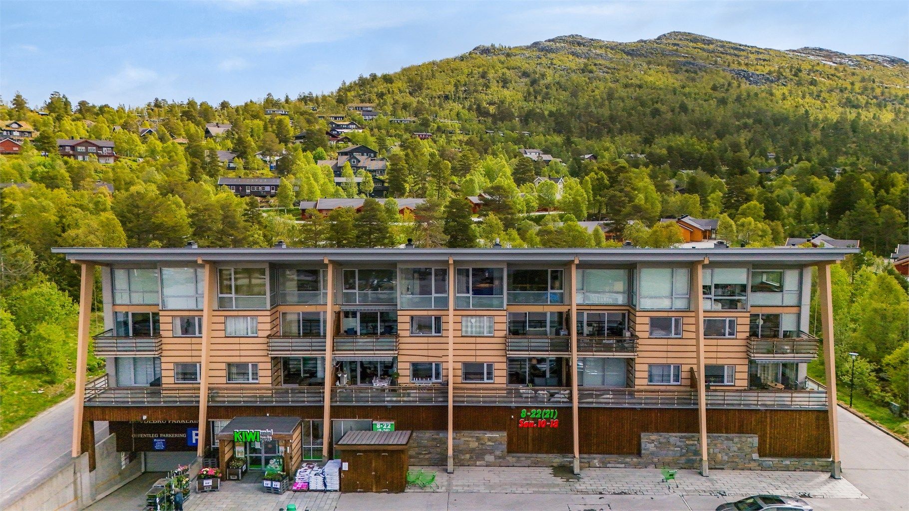 Umiddelbar nærhet til KIWI. Parkering i parkeringskjeller 