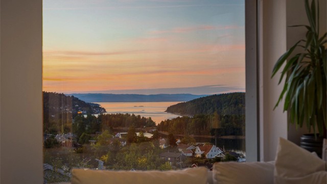 Nydelig utsikt fra sofakroken i stuen