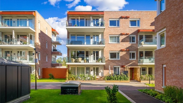 Endeleiligheten ligger nydelig til i byggets 2. etasje (3. etasje fra inngangssiden)