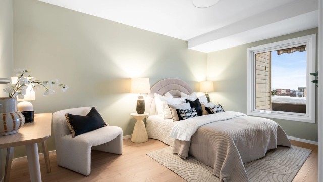 Soverommet har også nyoppussede overflater og god plass til dobbeltseng og garderobeløsning.