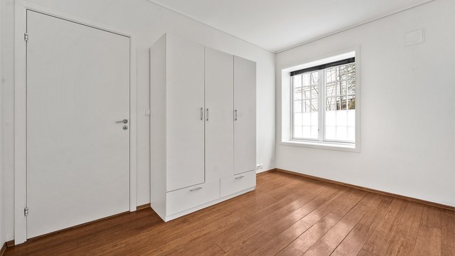 Soverom med garderobeskap