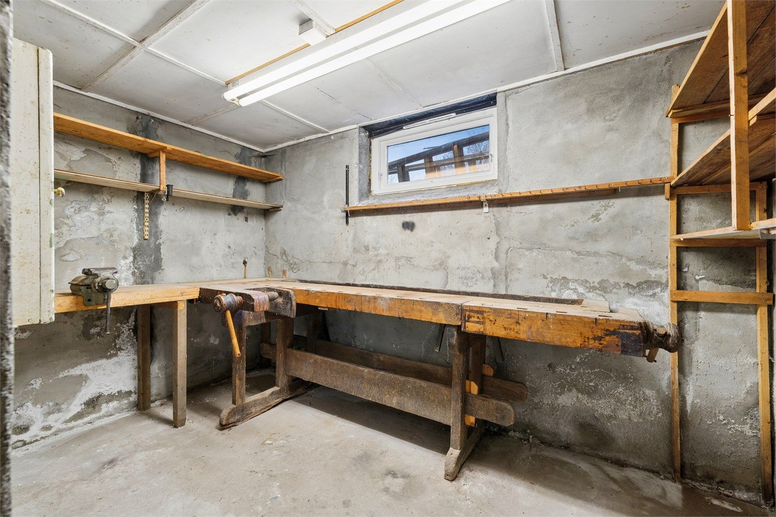 Et rom i kjelleren som egner seg godt som verksted eller hobbyrom.