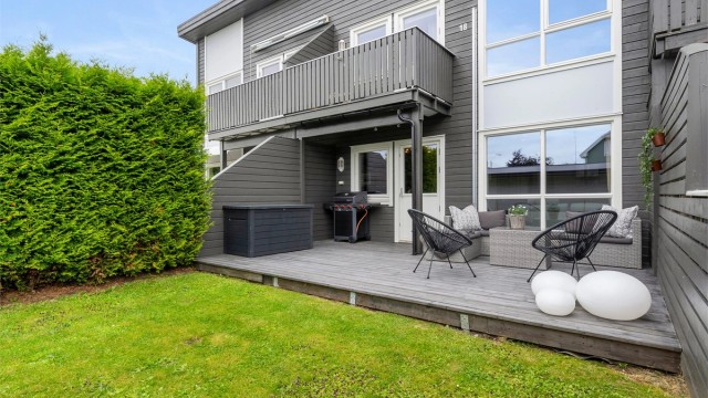 Velkommen til Myrabakken 1B! Boligen presenteres av Eiendomsmegler Geir Kristian Ødegård hos Krogsveen