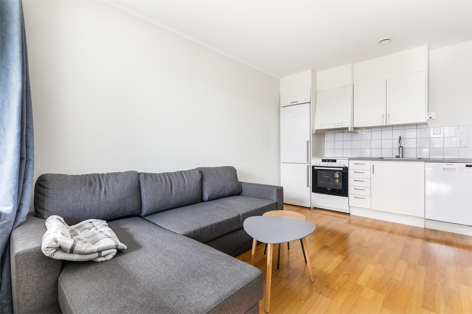 Arealet er svært effektivt disponert, blant annet med stue og kjøkken i åpen løsning.