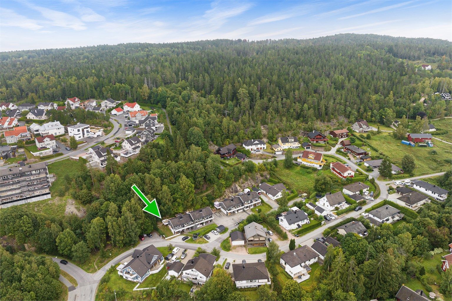 Eiendommen ligger i et etablert boligfelt i Bødalen.