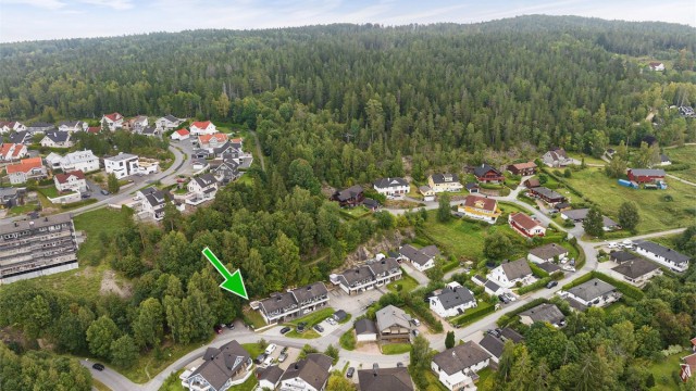 Eiendommen ligger i et etablert boligfelt i Bødalen.