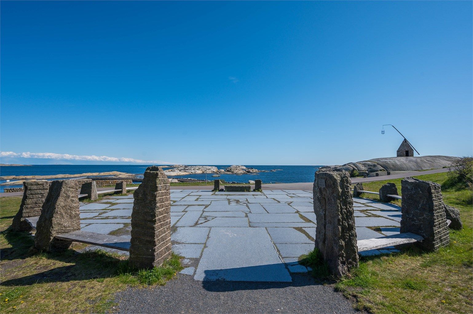 Verdens Ende, et ikonisk landemerke på Tjøme, er en kort kjøretur unna.